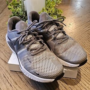Nike gray renew fusion size 10 running shoe